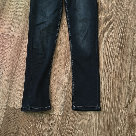 Girls jeans with front and back pockets. - Picture 2 of 3